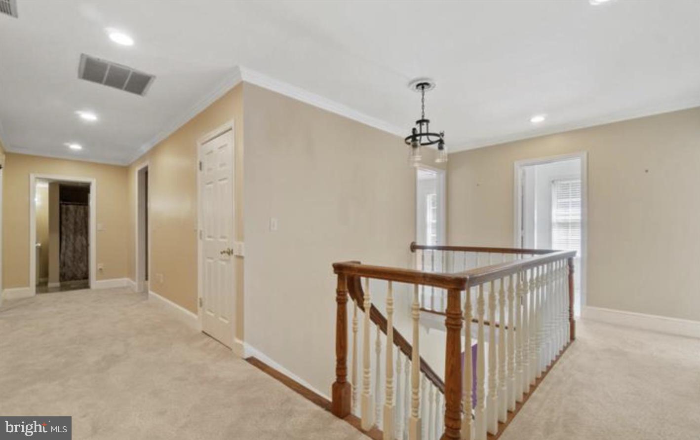 QUEEN ANNE KNOLLS - Residential