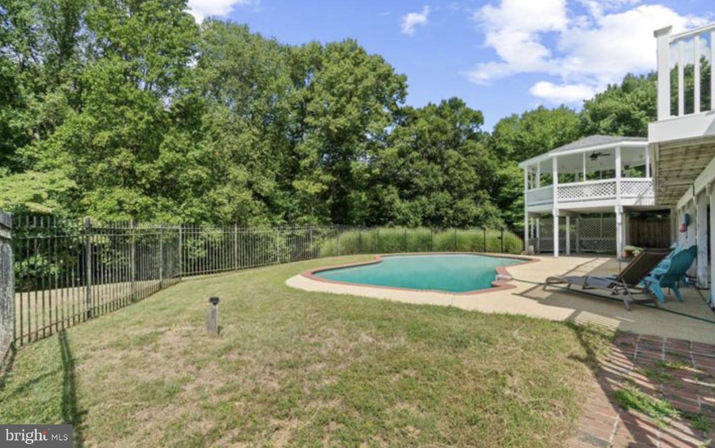 QUEEN ANNE KNOLLS - Residential