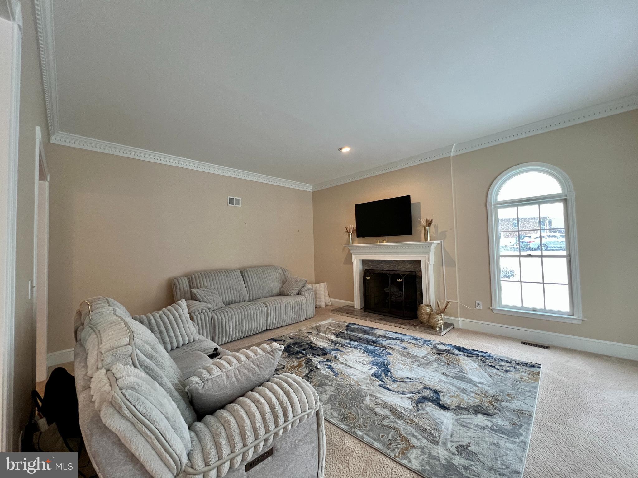 QUEEN ANNE KNOLLS - Residential