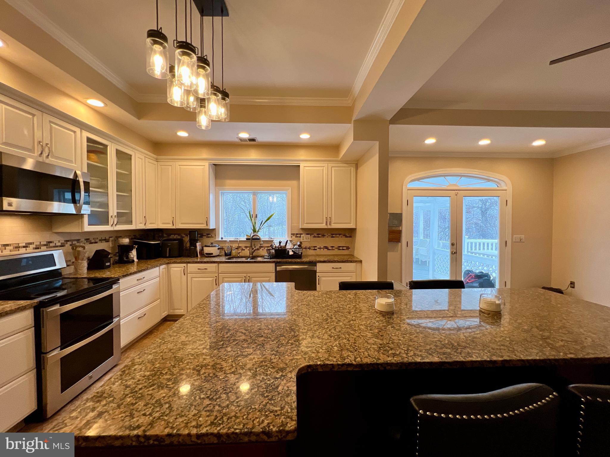 QUEEN ANNE KNOLLS - Residential