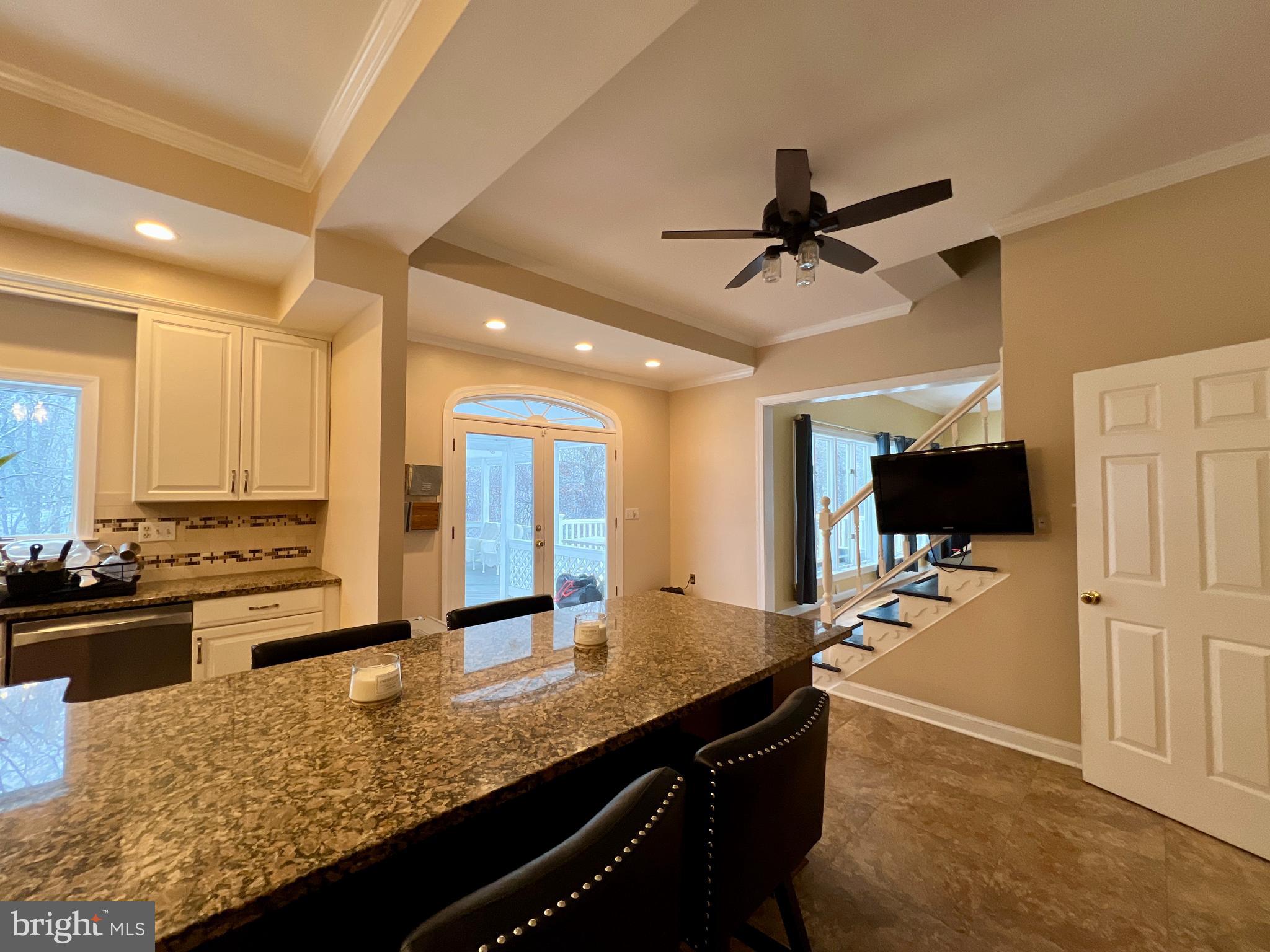 QUEEN ANNE KNOLLS - Residential