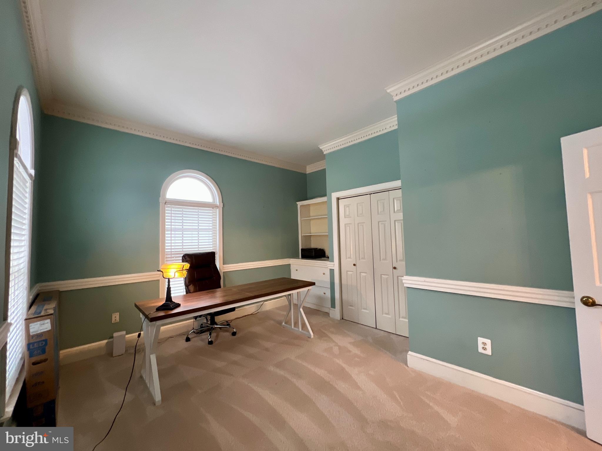 QUEEN ANNE KNOLLS - Residential