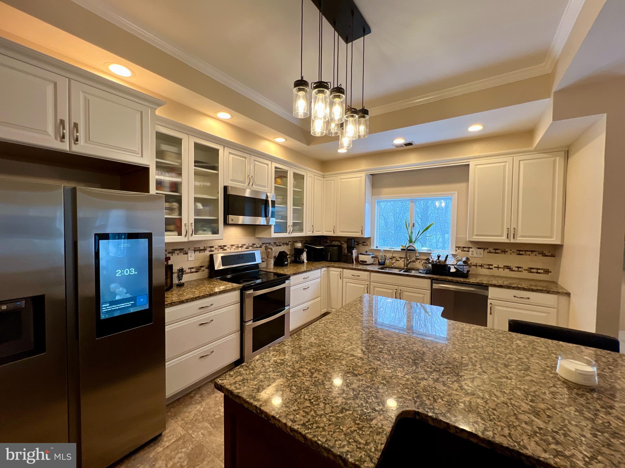 QUEEN ANNE KNOLLS - Residential