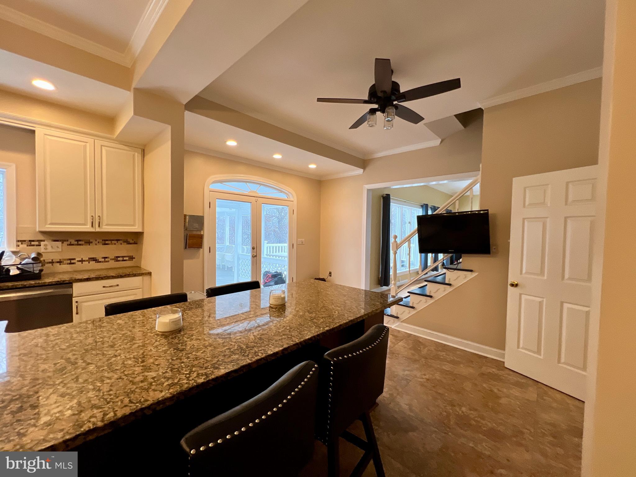 QUEEN ANNE KNOLLS - Residential