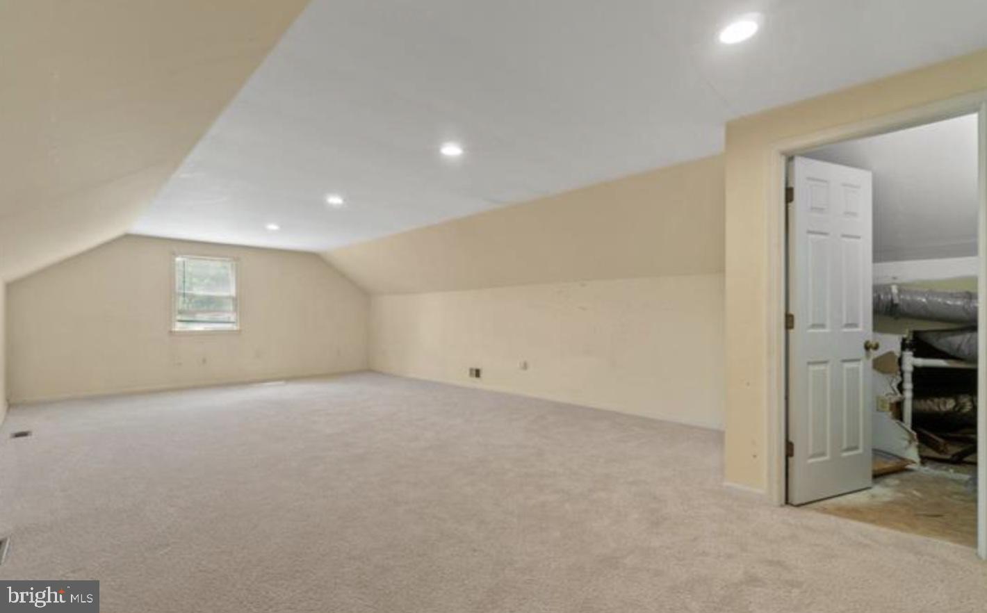 QUEEN ANNE KNOLLS - Residential