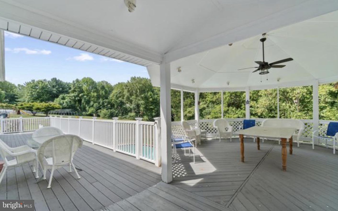 QUEEN ANNE KNOLLS - Residential