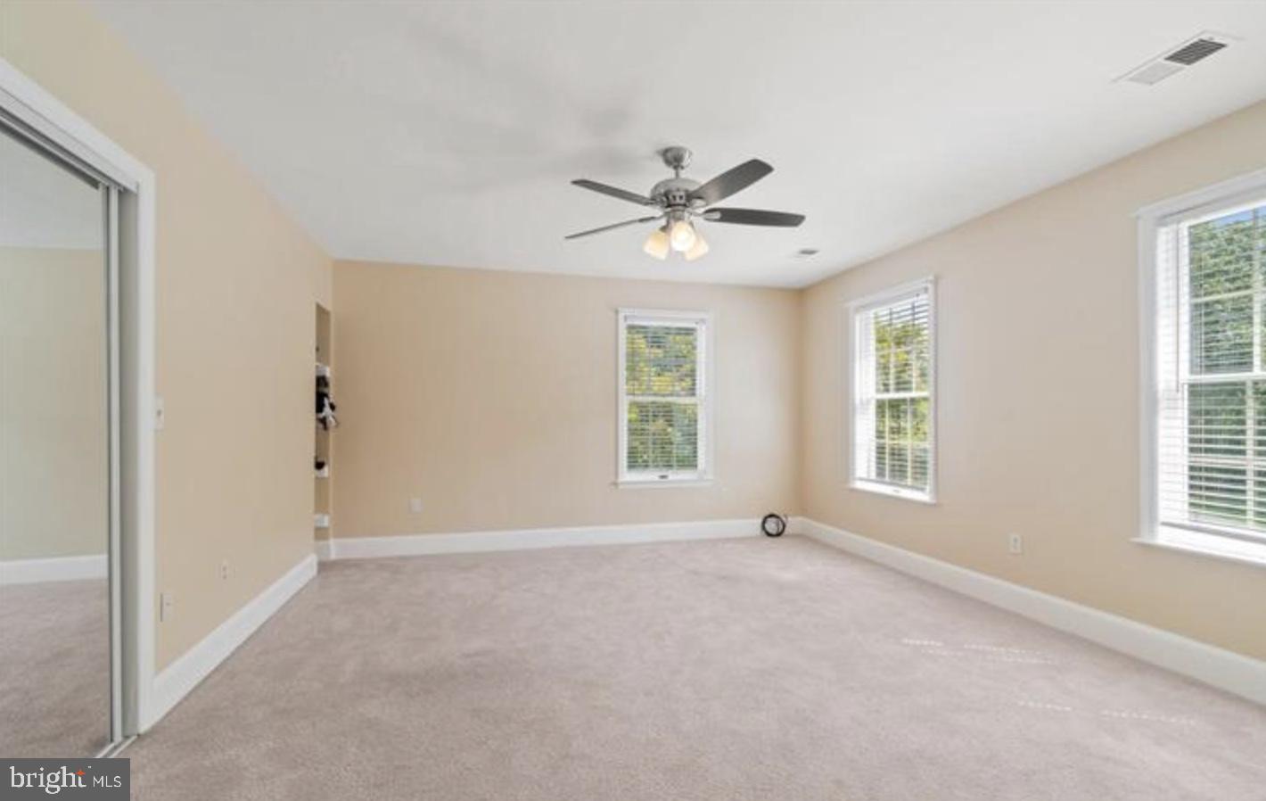 QUEEN ANNE KNOLLS - Residential