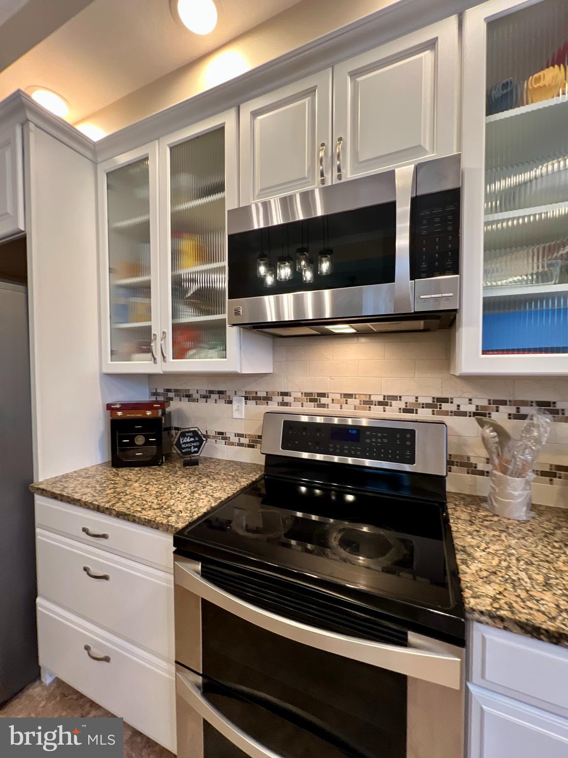 QUEEN ANNE KNOLLS - Residential