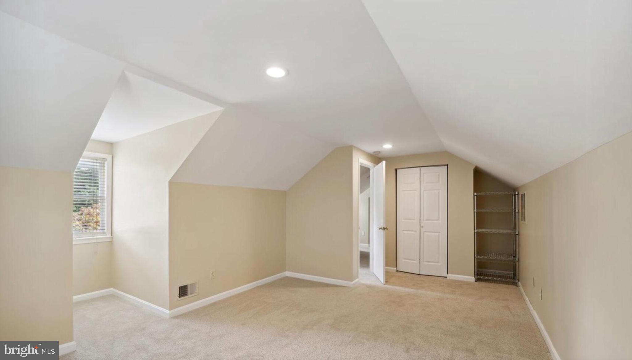 QUEEN ANNE KNOLLS - Residential