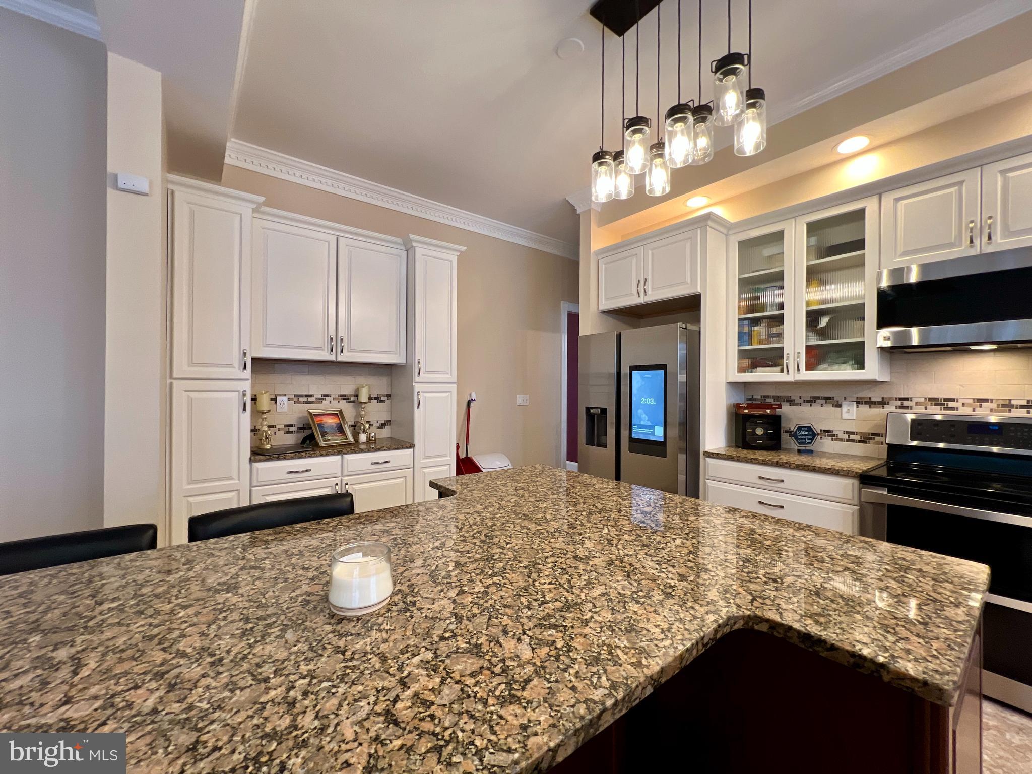 QUEEN ANNE KNOLLS - Residential