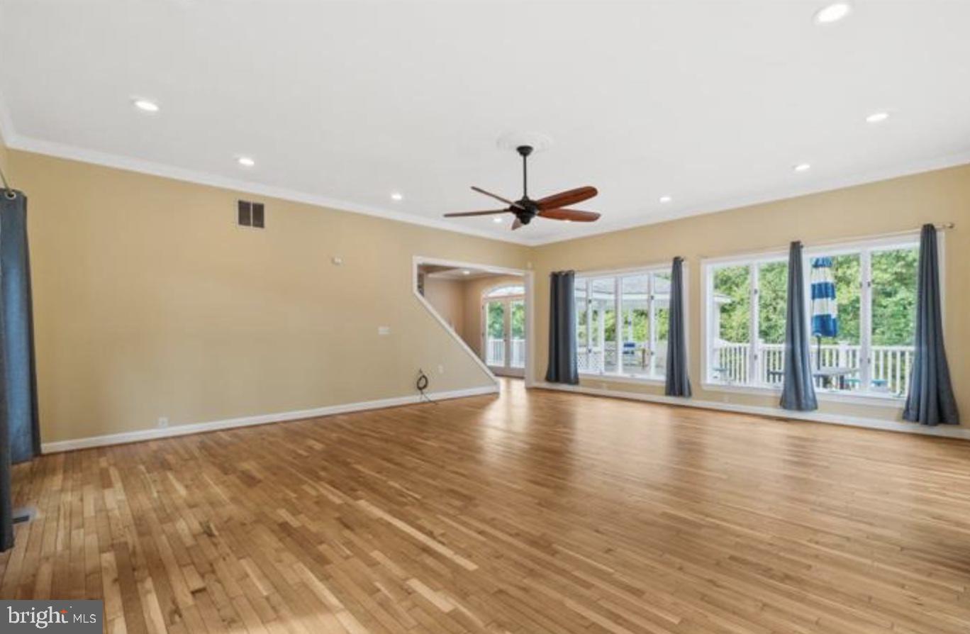 QUEEN ANNE KNOLLS - Residential