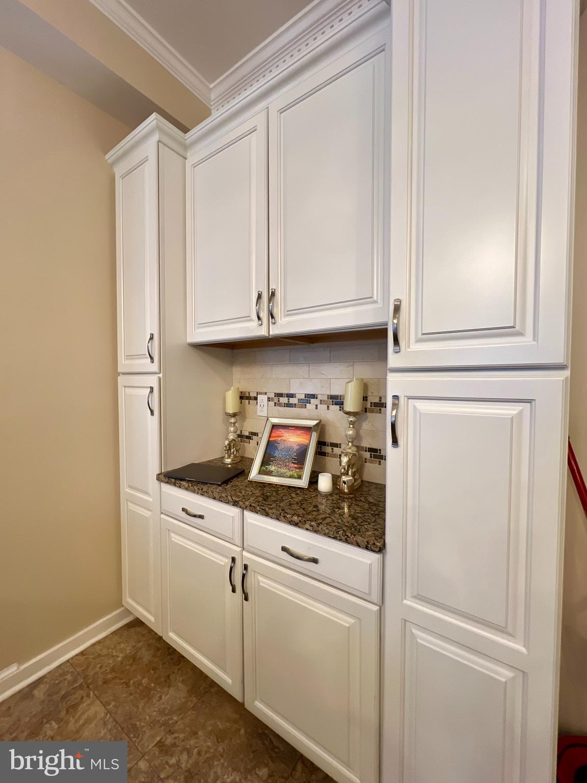 QUEEN ANNE KNOLLS - Residential