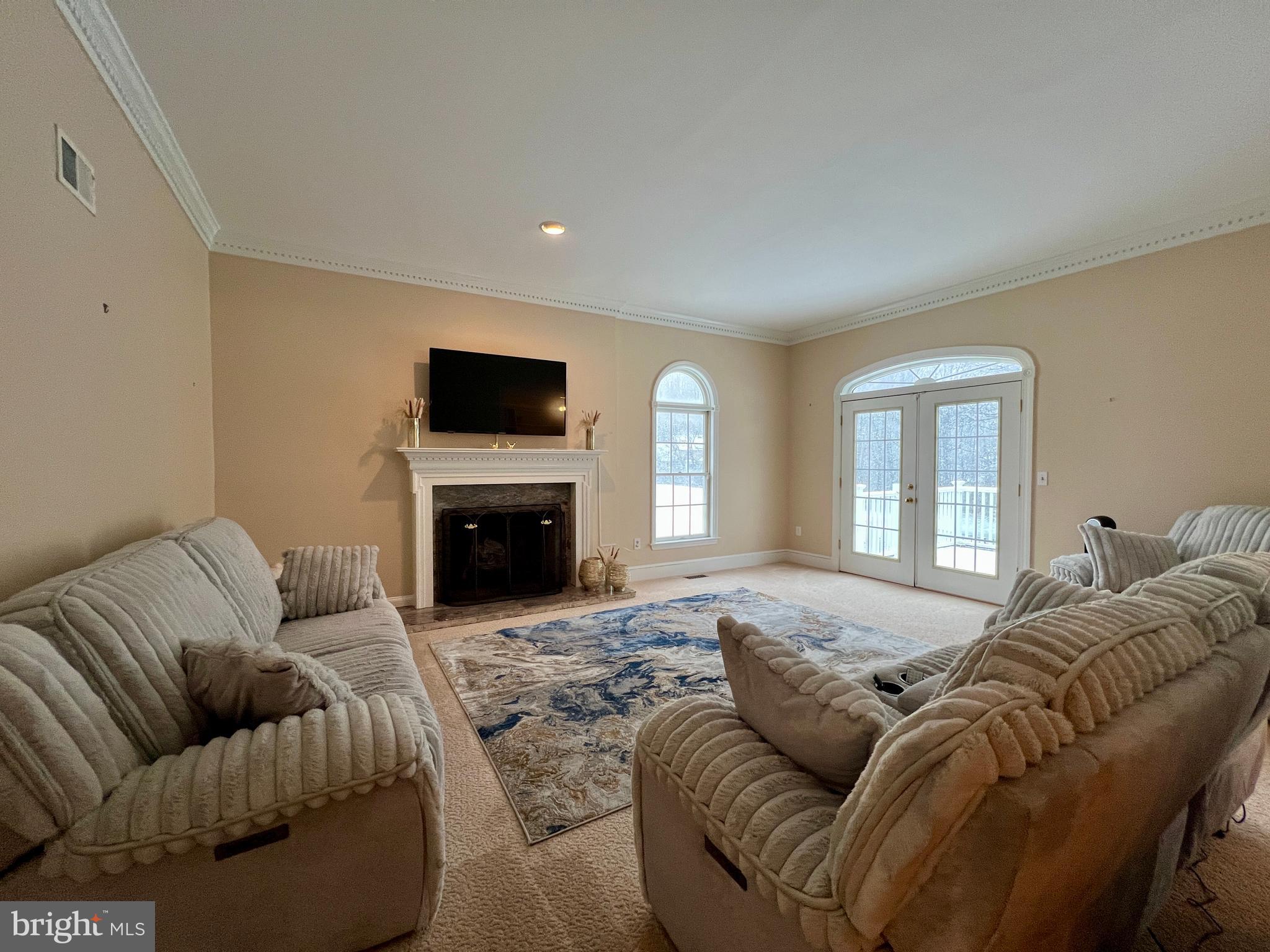 QUEEN ANNE KNOLLS - Residential