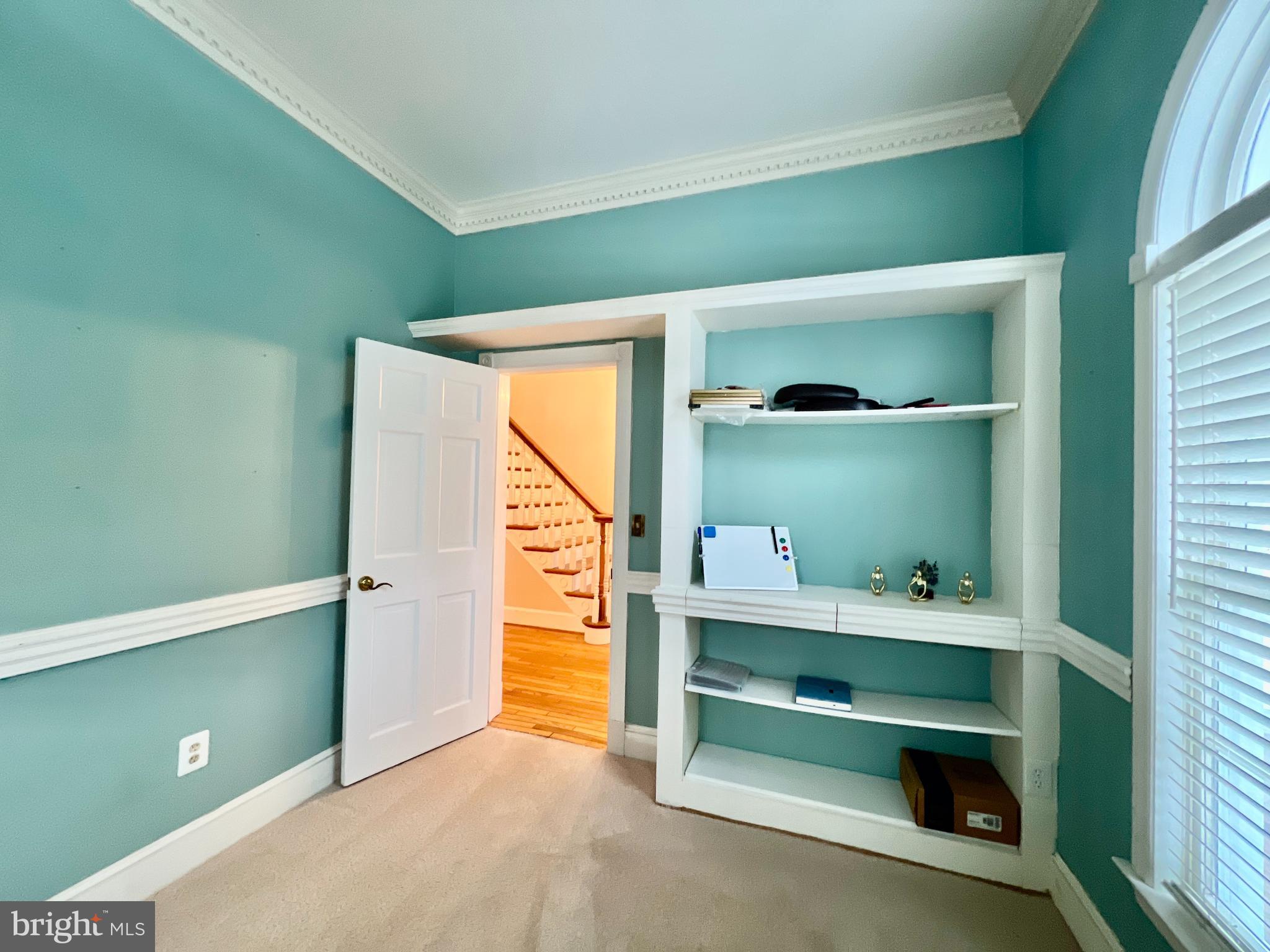 QUEEN ANNE KNOLLS - Residential