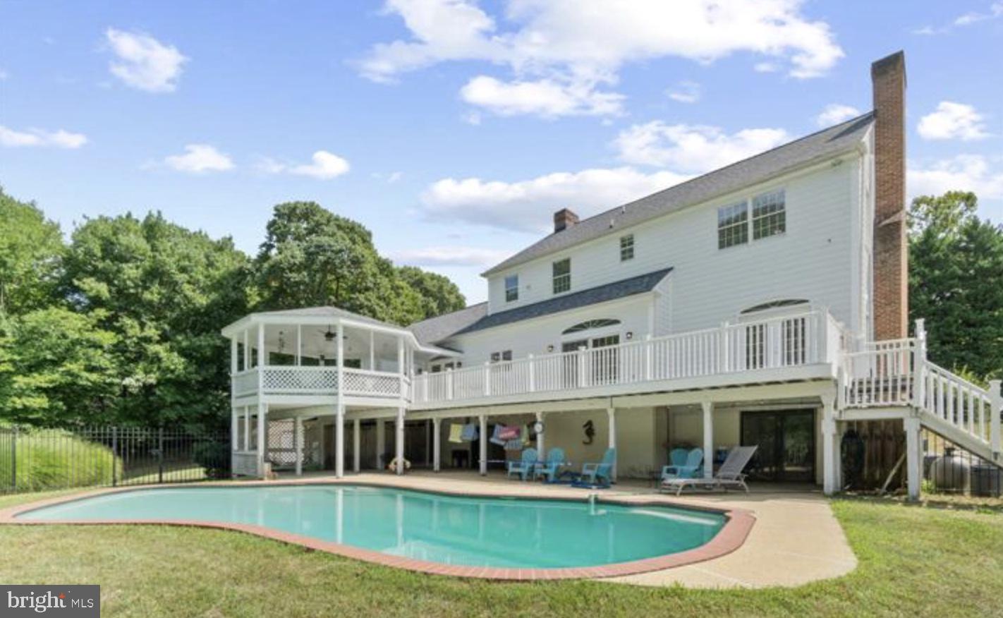 QUEEN ANNE KNOLLS - Residential