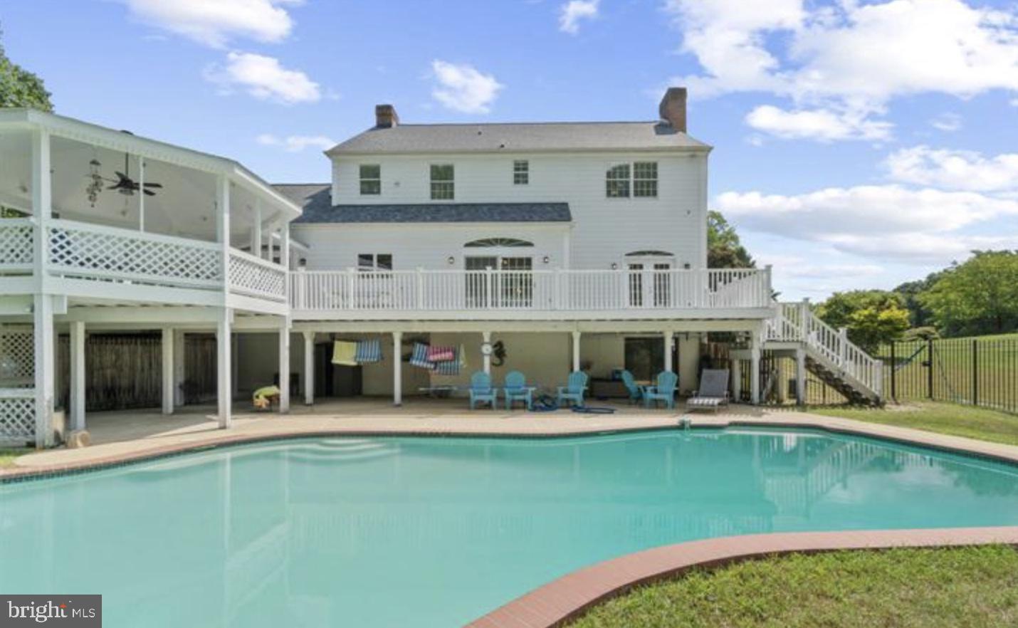 QUEEN ANNE KNOLLS - Residential