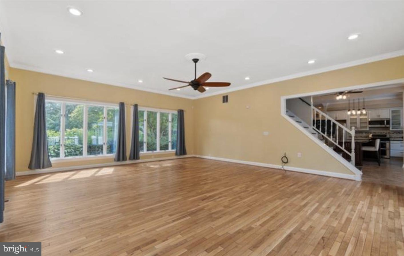 QUEEN ANNE KNOLLS - Residential