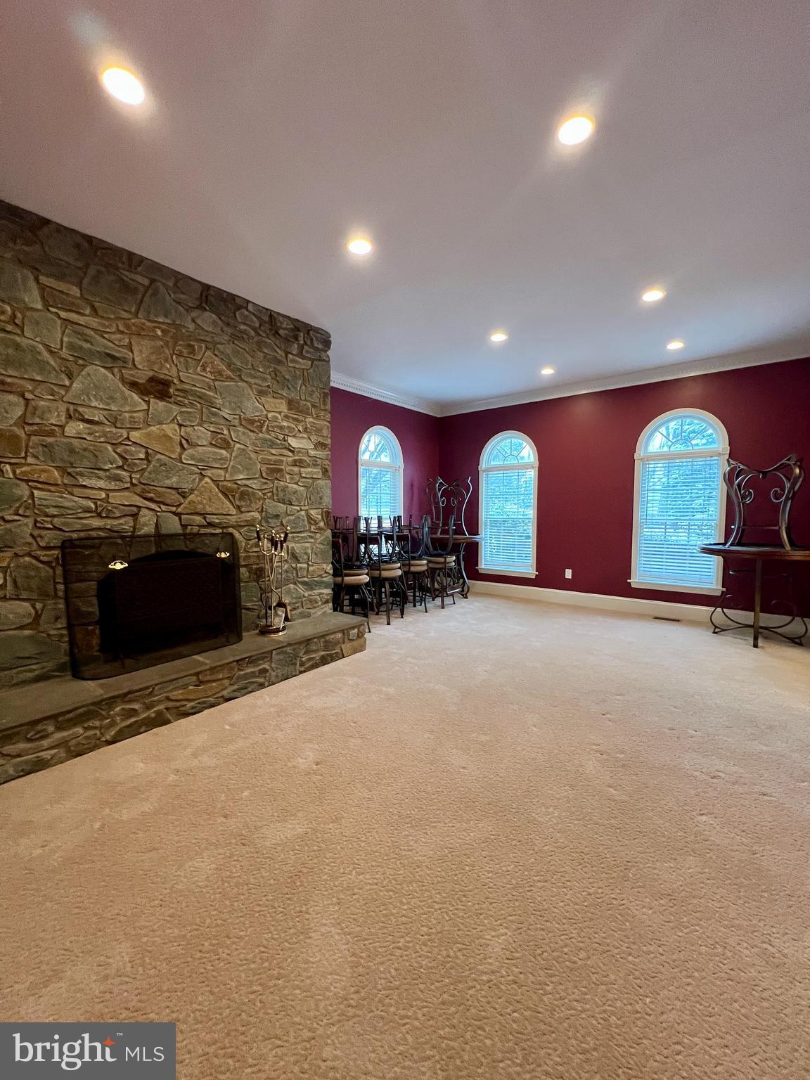 QUEEN ANNE KNOLLS - Residential