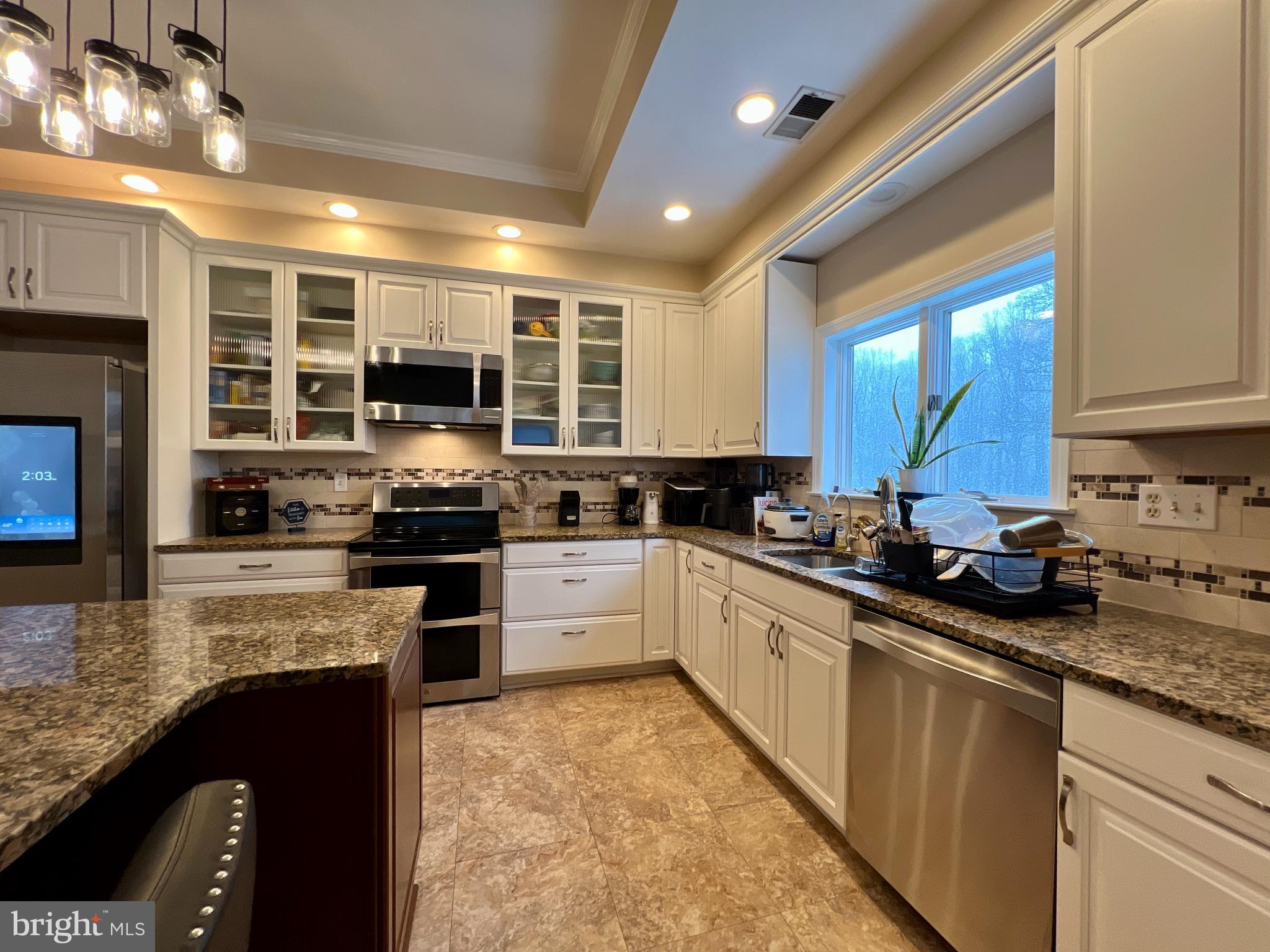 QUEEN ANNE KNOLLS - Residential