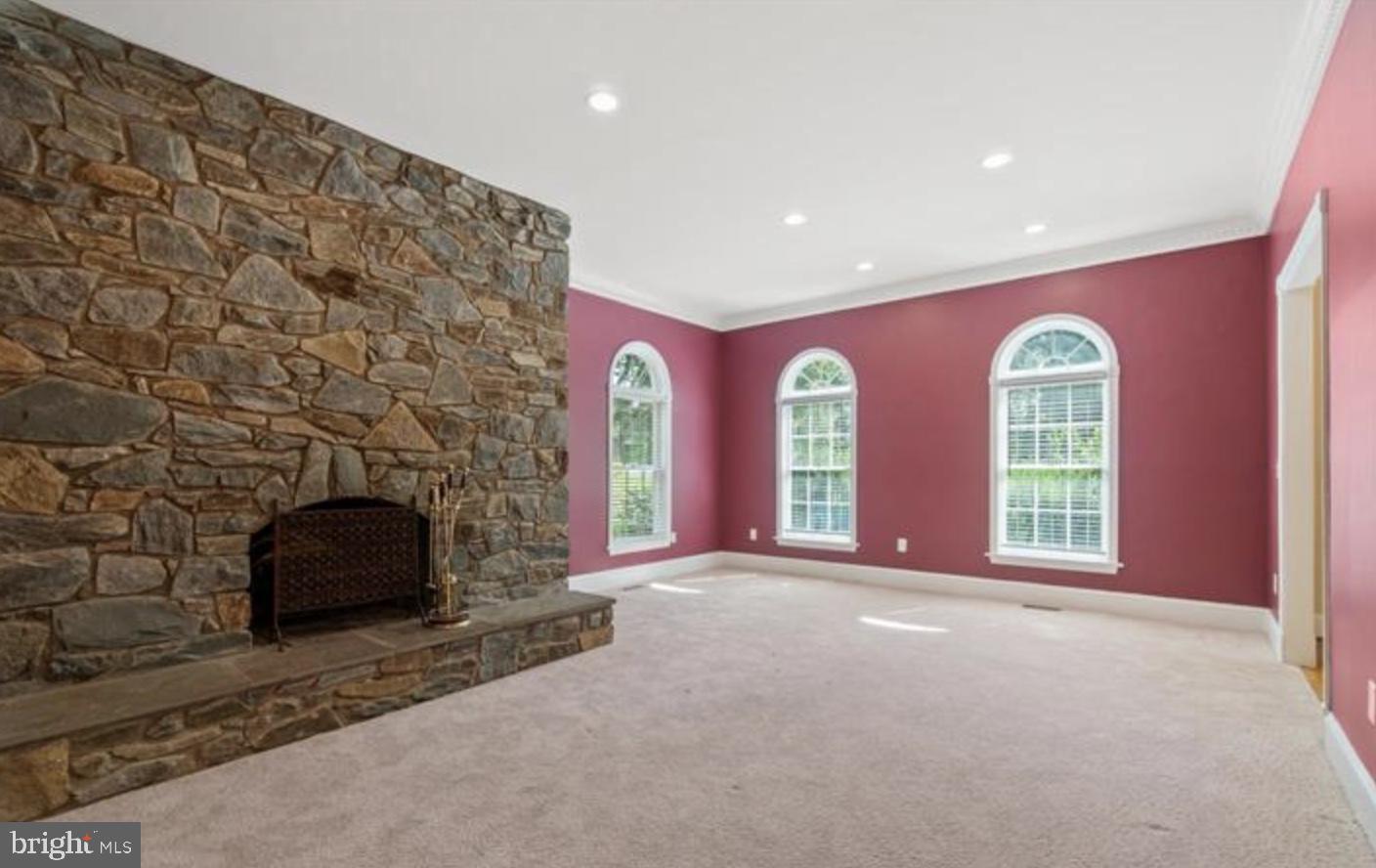 QUEEN ANNE KNOLLS - Residential