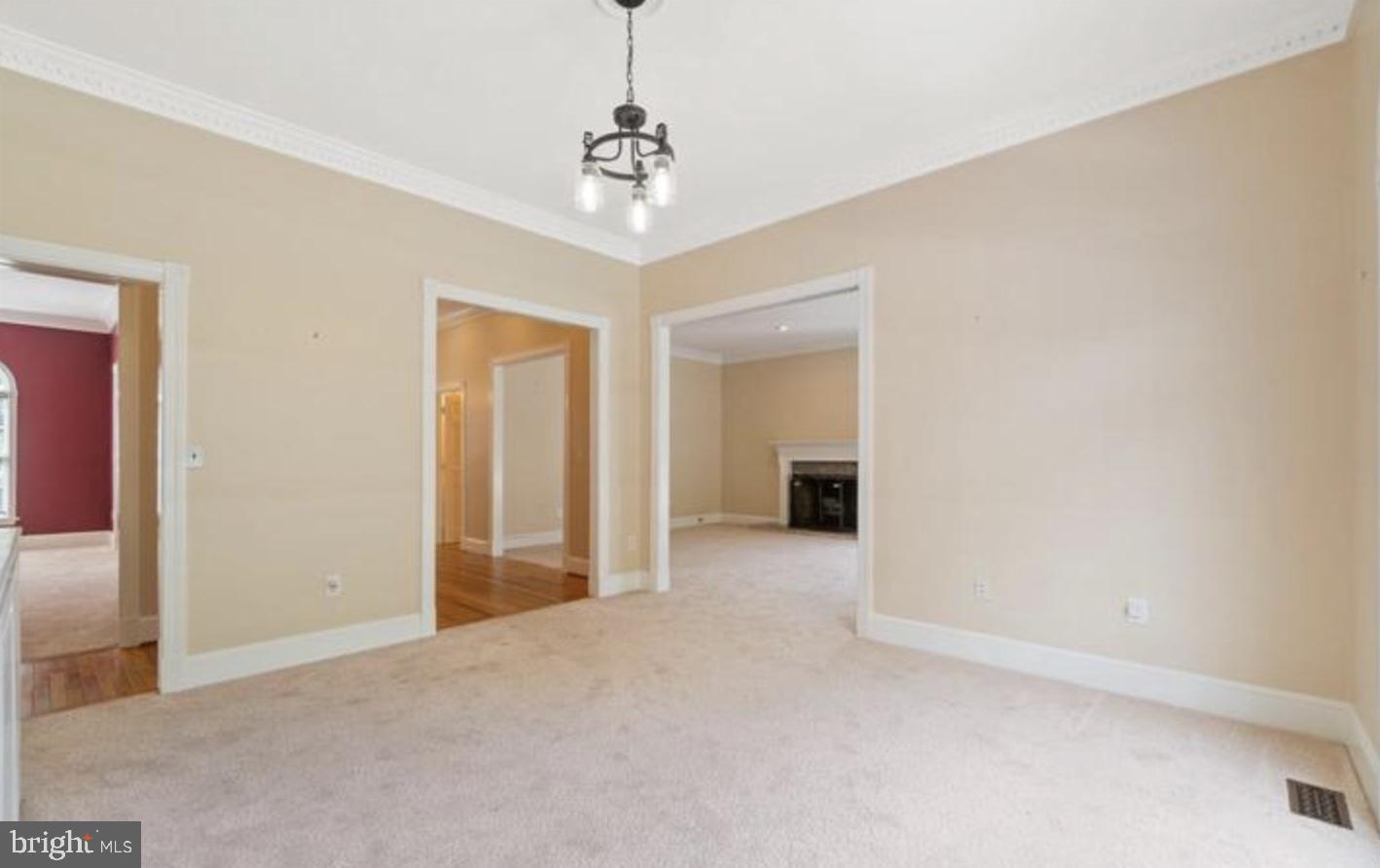 QUEEN ANNE KNOLLS - Residential