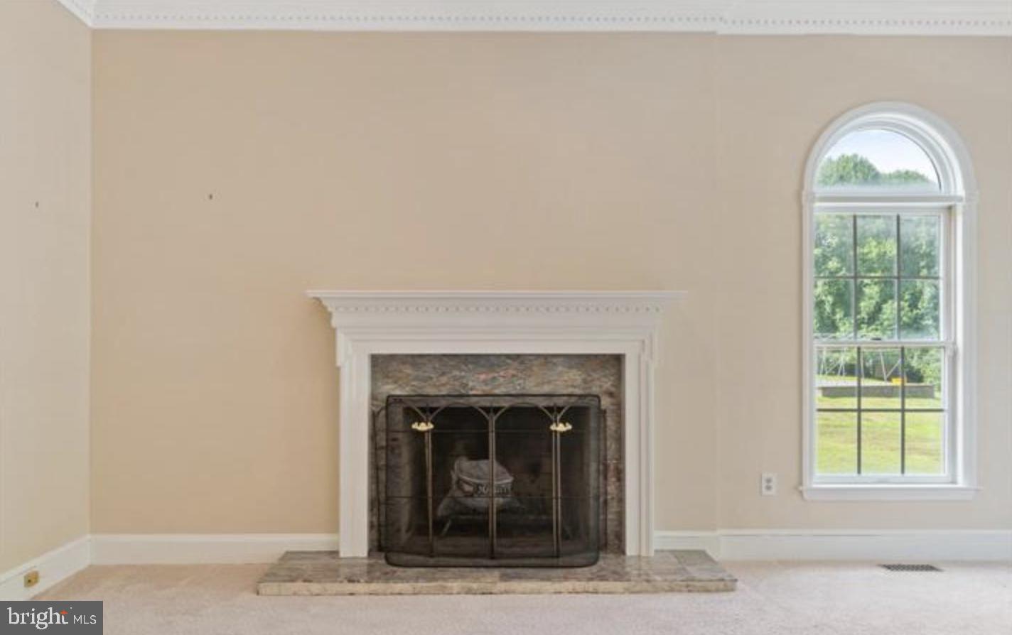 QUEEN ANNE KNOLLS - Residential