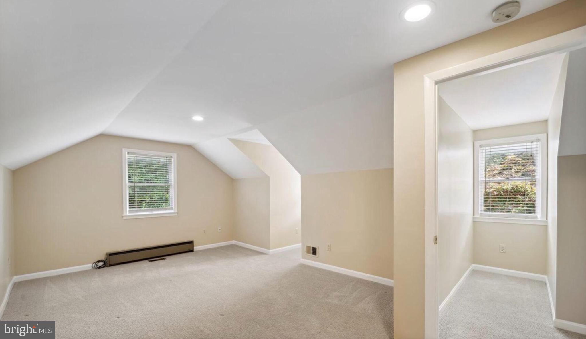 QUEEN ANNE KNOLLS - Residential