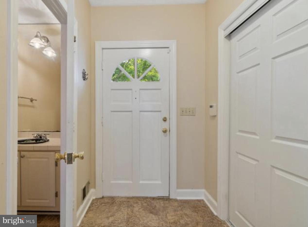 QUEEN ANNE KNOLLS - Residential