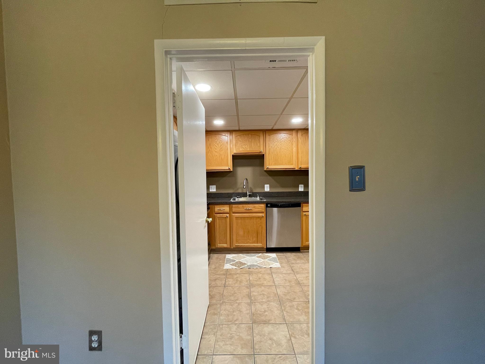 OLYMPUS CONDOMINIUM - Residential Lease