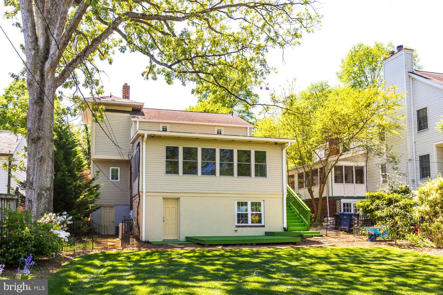 BEVERLY HILLS - Residential Lease