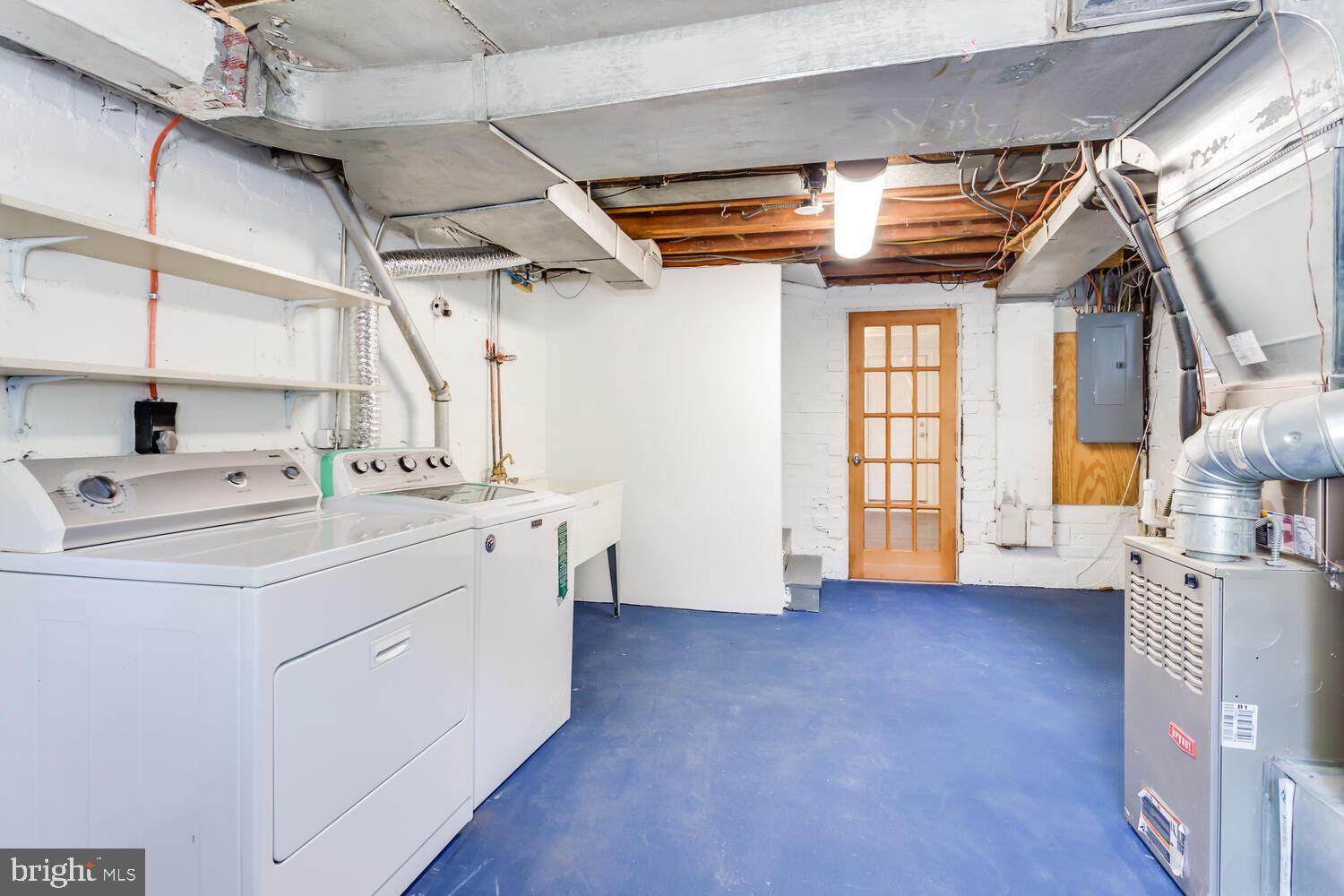 BEVERLY HILLS - Residential Lease