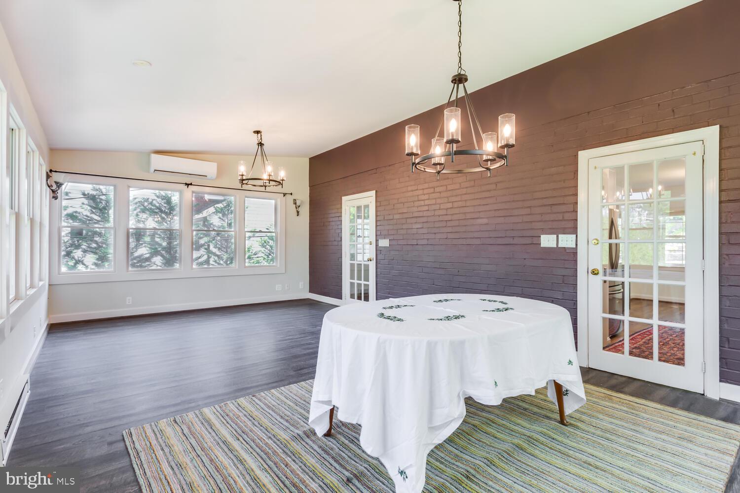 BEVERLY HILLS - Residential Lease