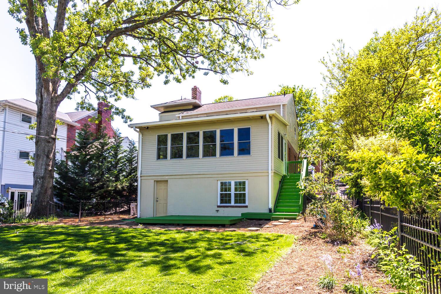 BEVERLY HILLS - Residential Lease