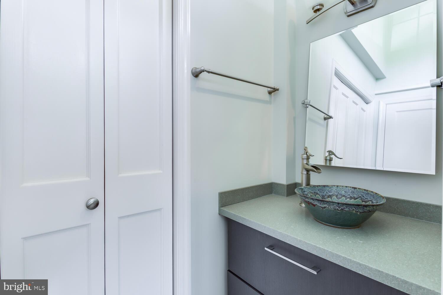 BEVERLY HILLS - Residential Lease