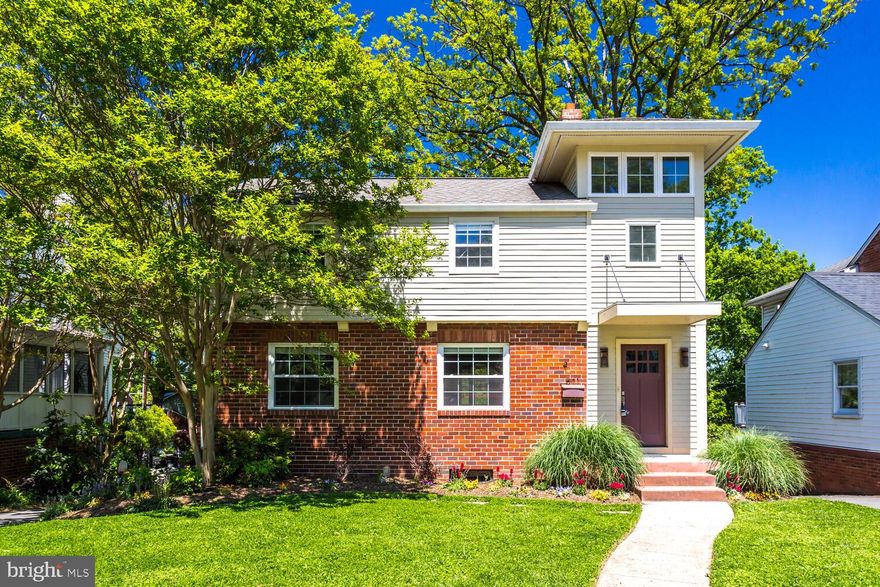 Gorgeously remodeled Beverly Hills home, not far from Del Ray and other walkable areas. Beautifully landscaped and fenced-in yard. The basement is partially finished with tons of bonus space with the two-level addition off the back. Its a quiet street with access to major through-ways including 395. The home has the classic feel of a Beverly Hills/Del Ray property, with tons of modern appeal and updates. There is hardwood floors throughout and a ultra sleek modern electric fireplace. The kitchen was completely remodeled this month. The bathrooms are all updated. Great design for lighting and plumbing fixtures. The basement is clean and dry with access to laundry units. Light pours into the rear addition. Look no further, and welcome home!