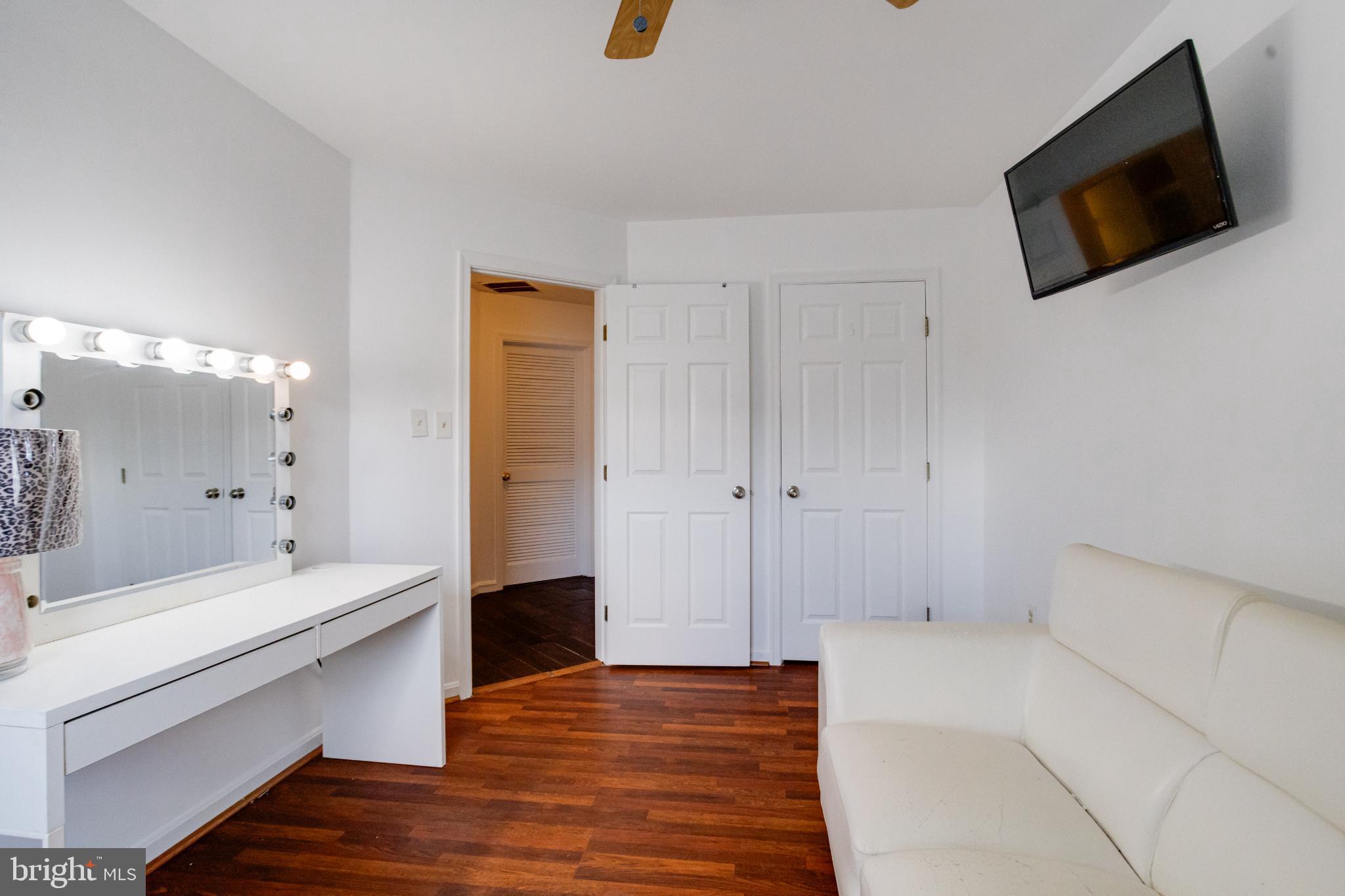 SEVEN OAKS - Residential