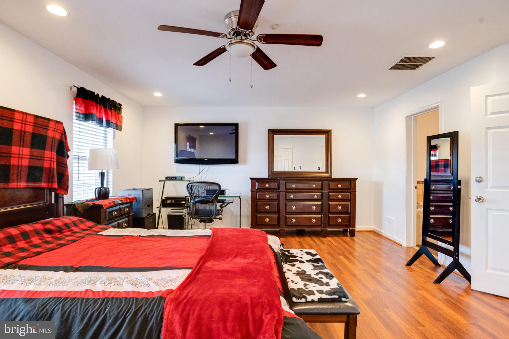 SEVEN OAKS - Residential