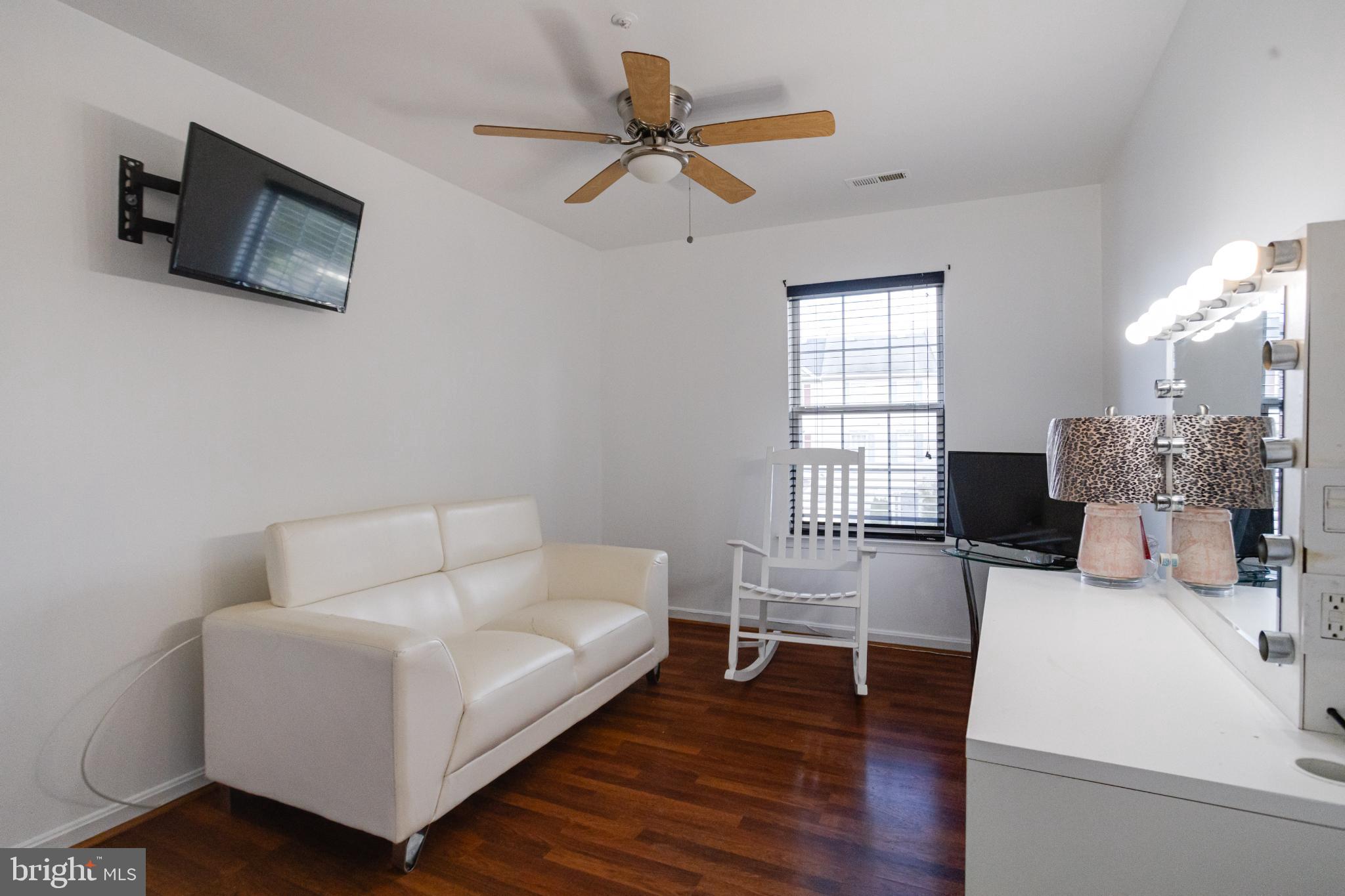 SEVEN OAKS - Residential