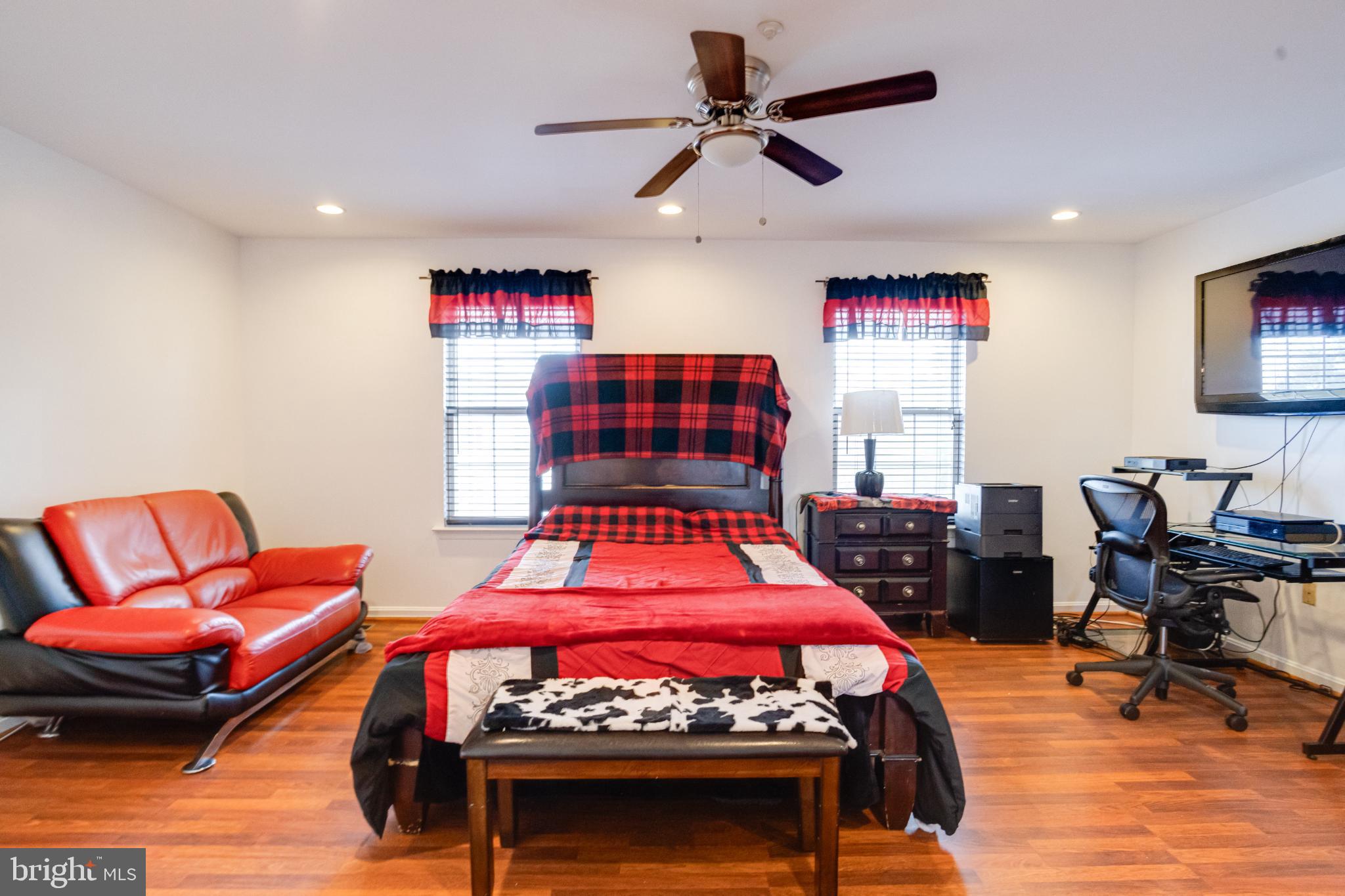 SEVEN OAKS - Residential