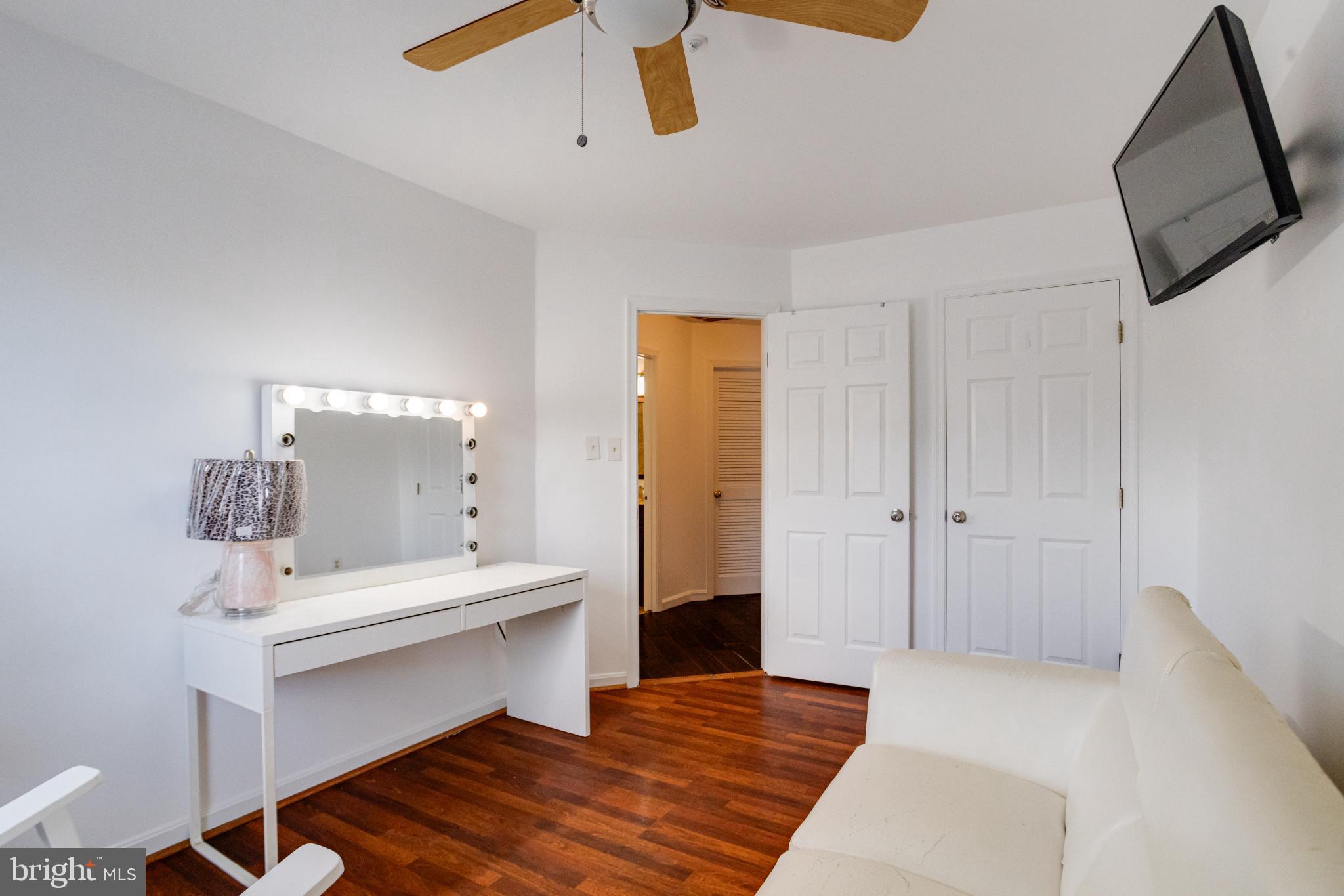 SEVEN OAKS - Residential