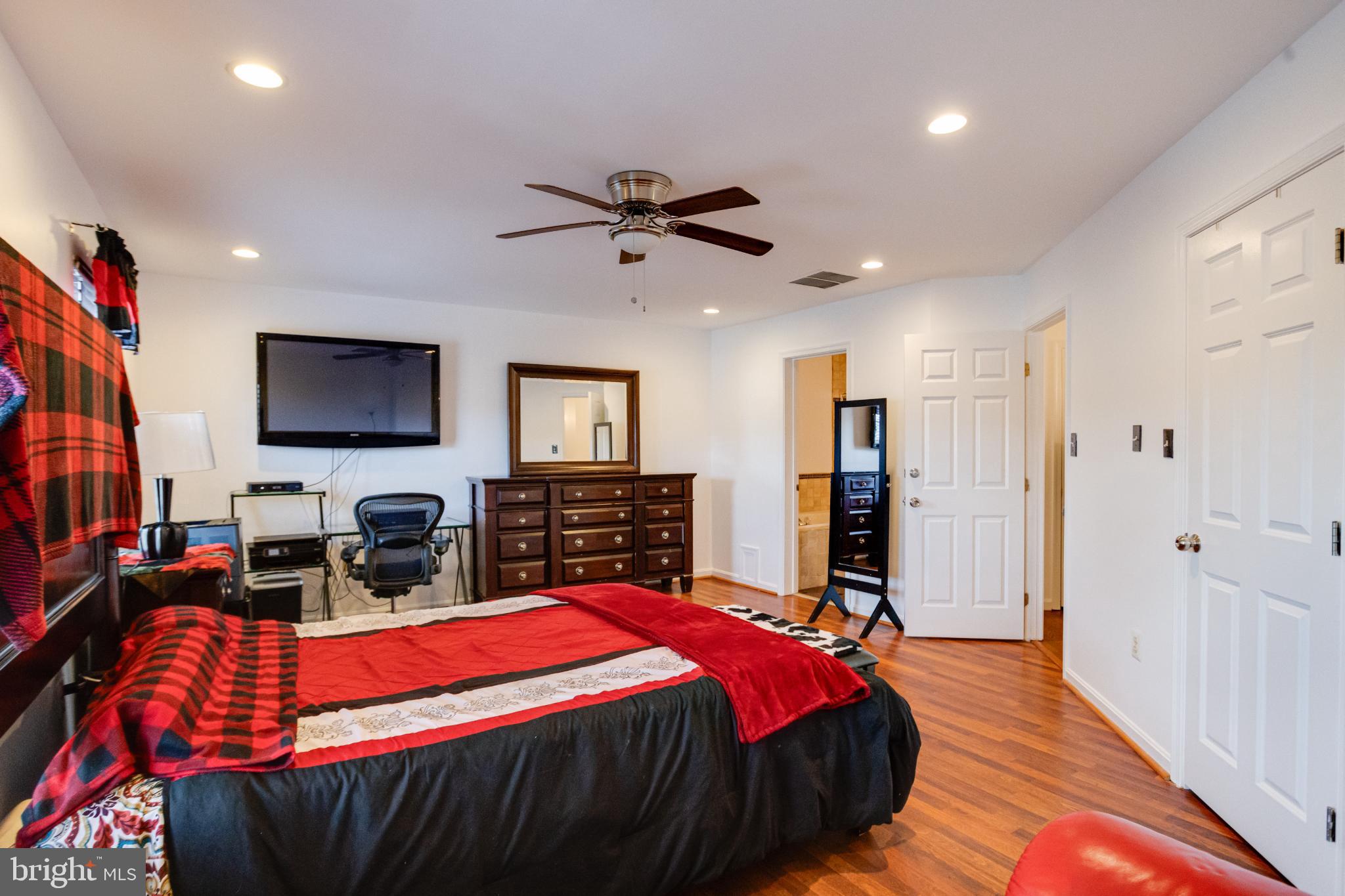 SEVEN OAKS - Residential