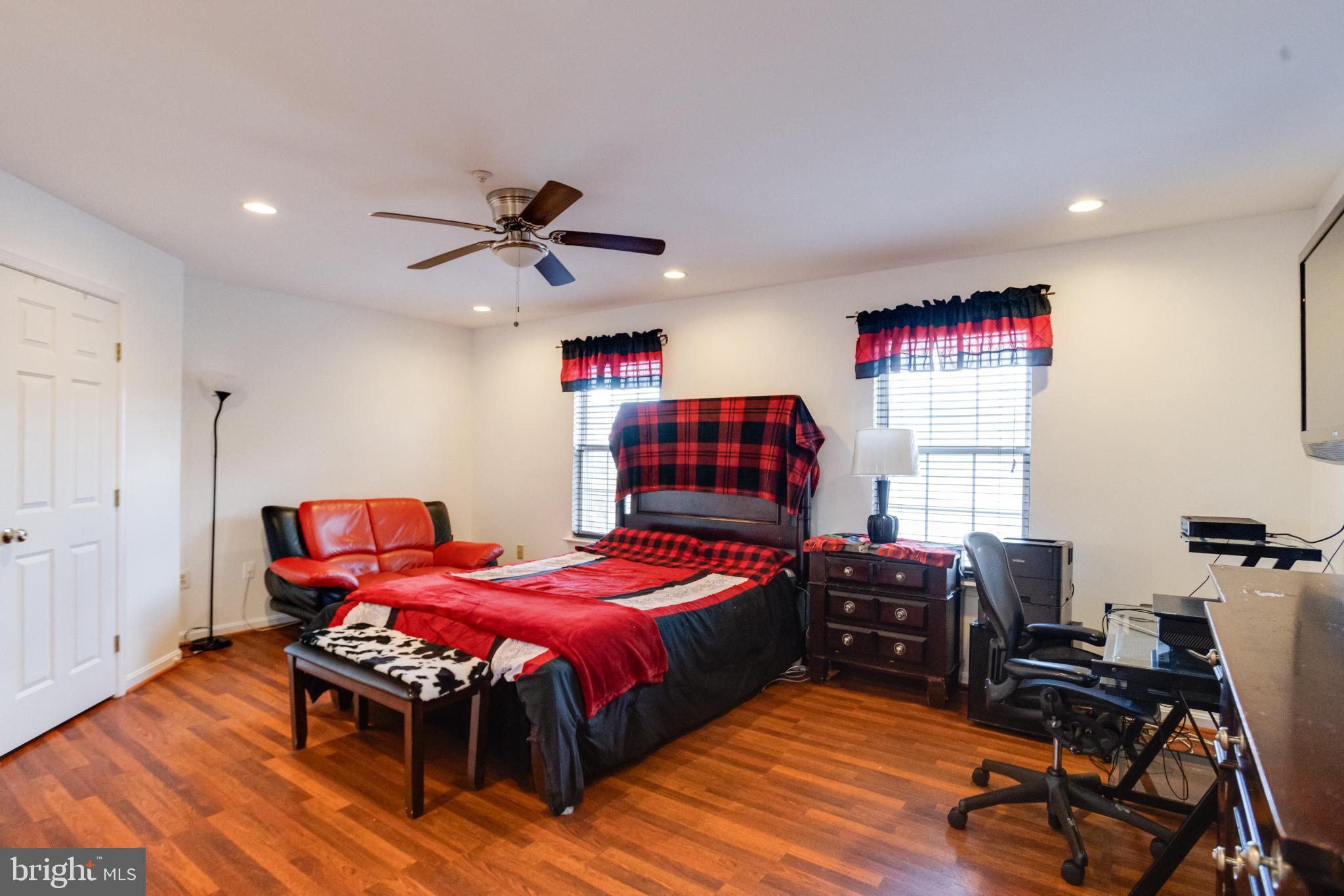 SEVEN OAKS - Residential