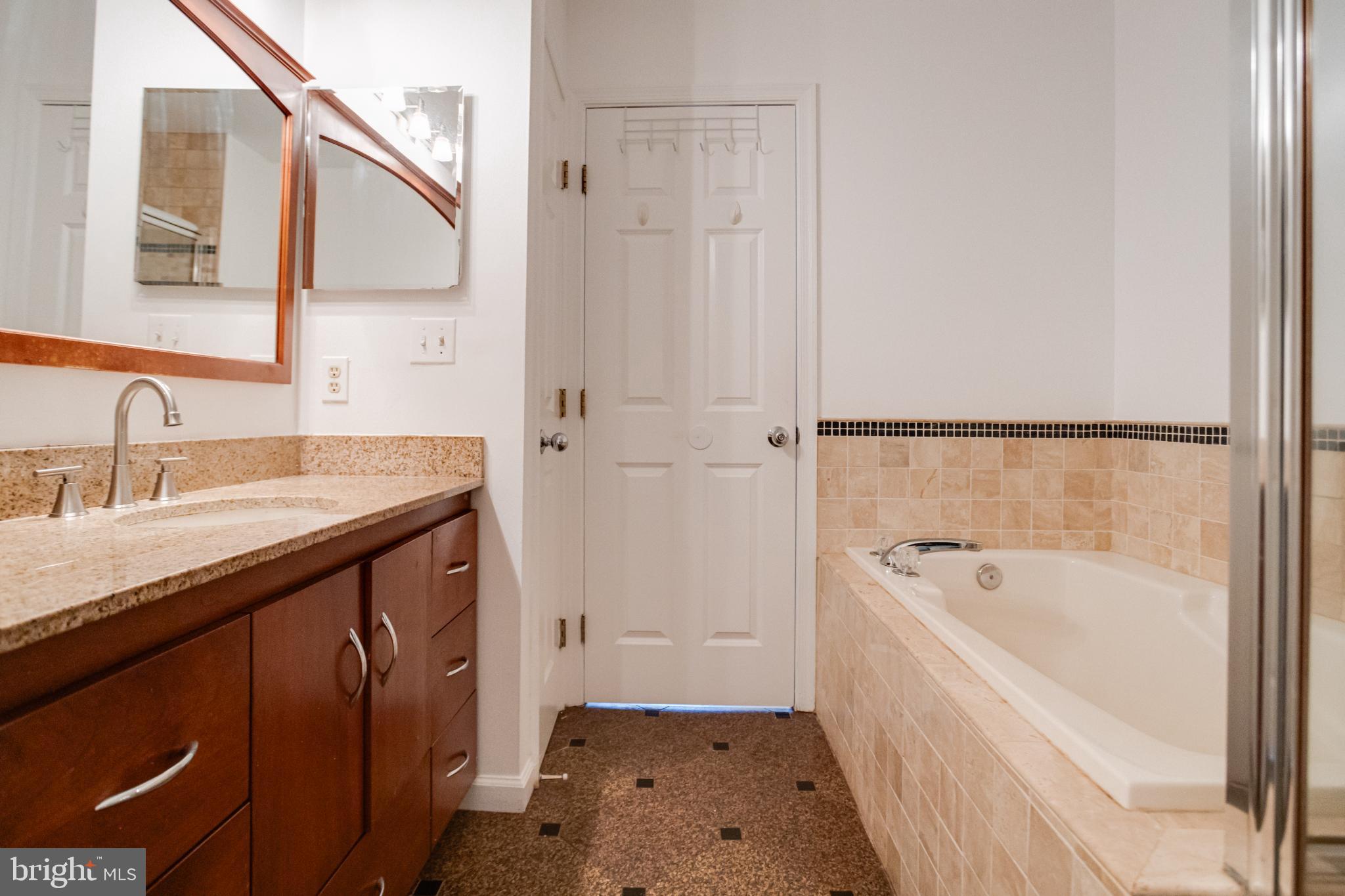 SEVEN OAKS - Residential