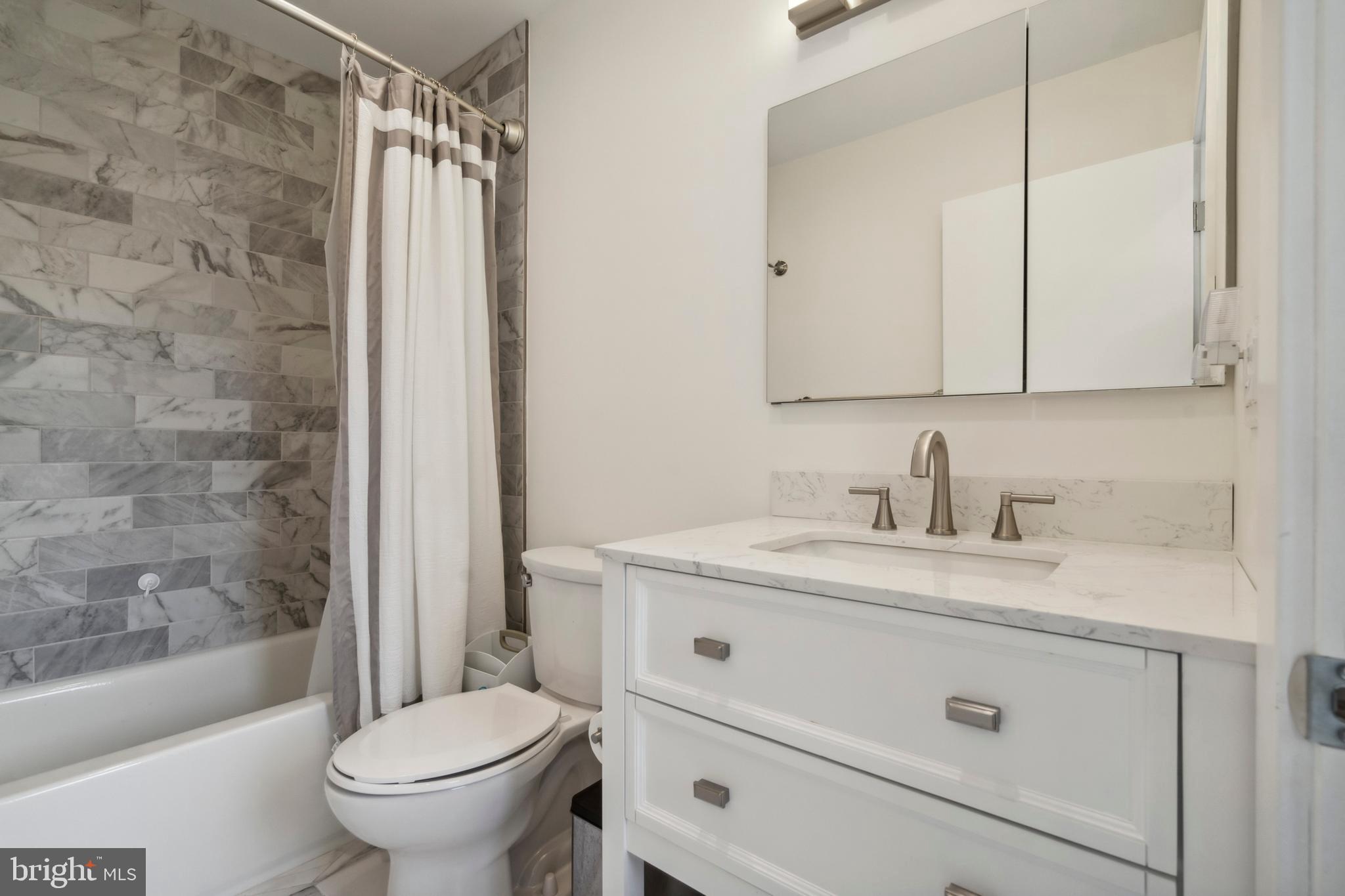 LONG LANE FARMS 3 - Residential