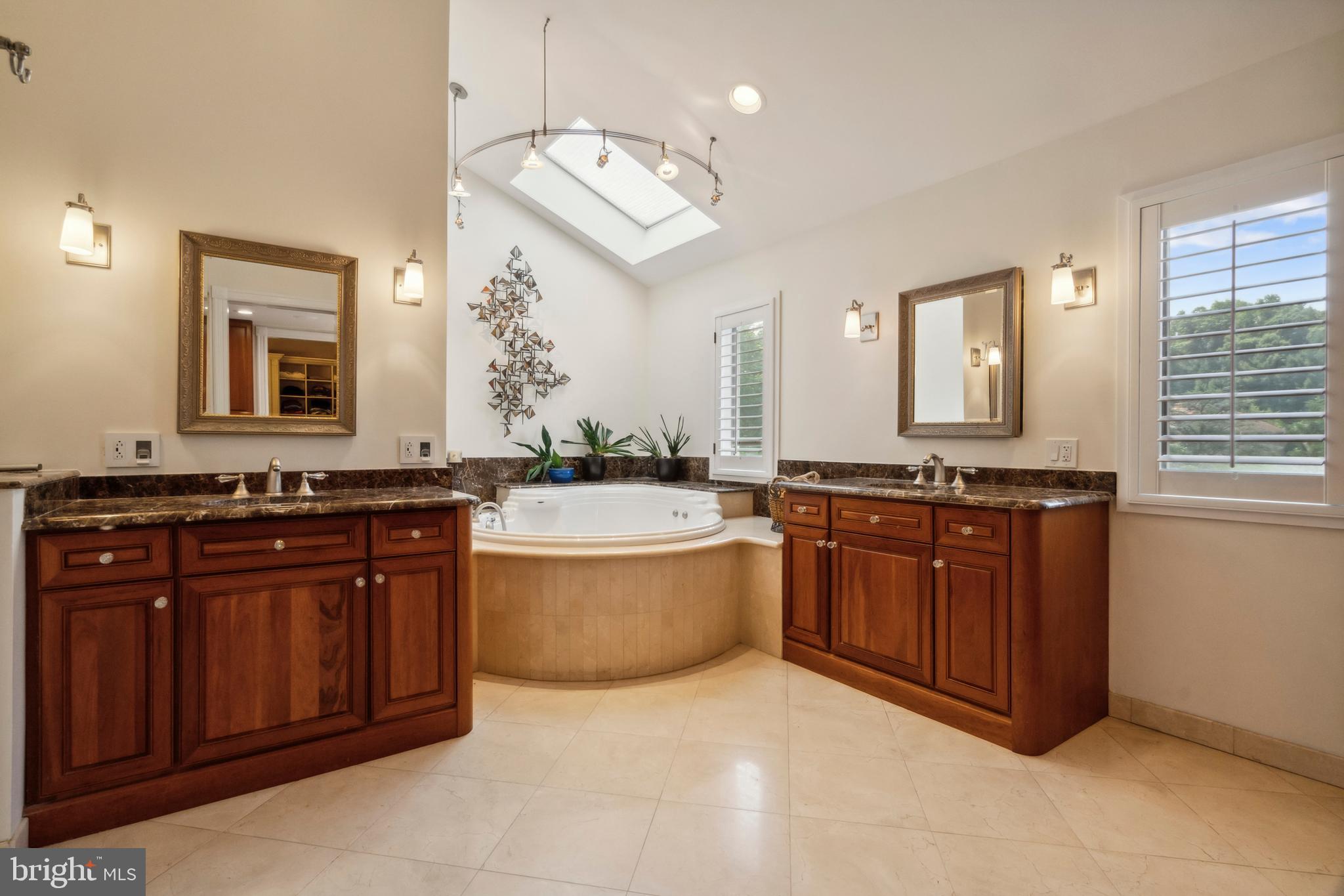 LONG LANE FARMS 3 - Residential