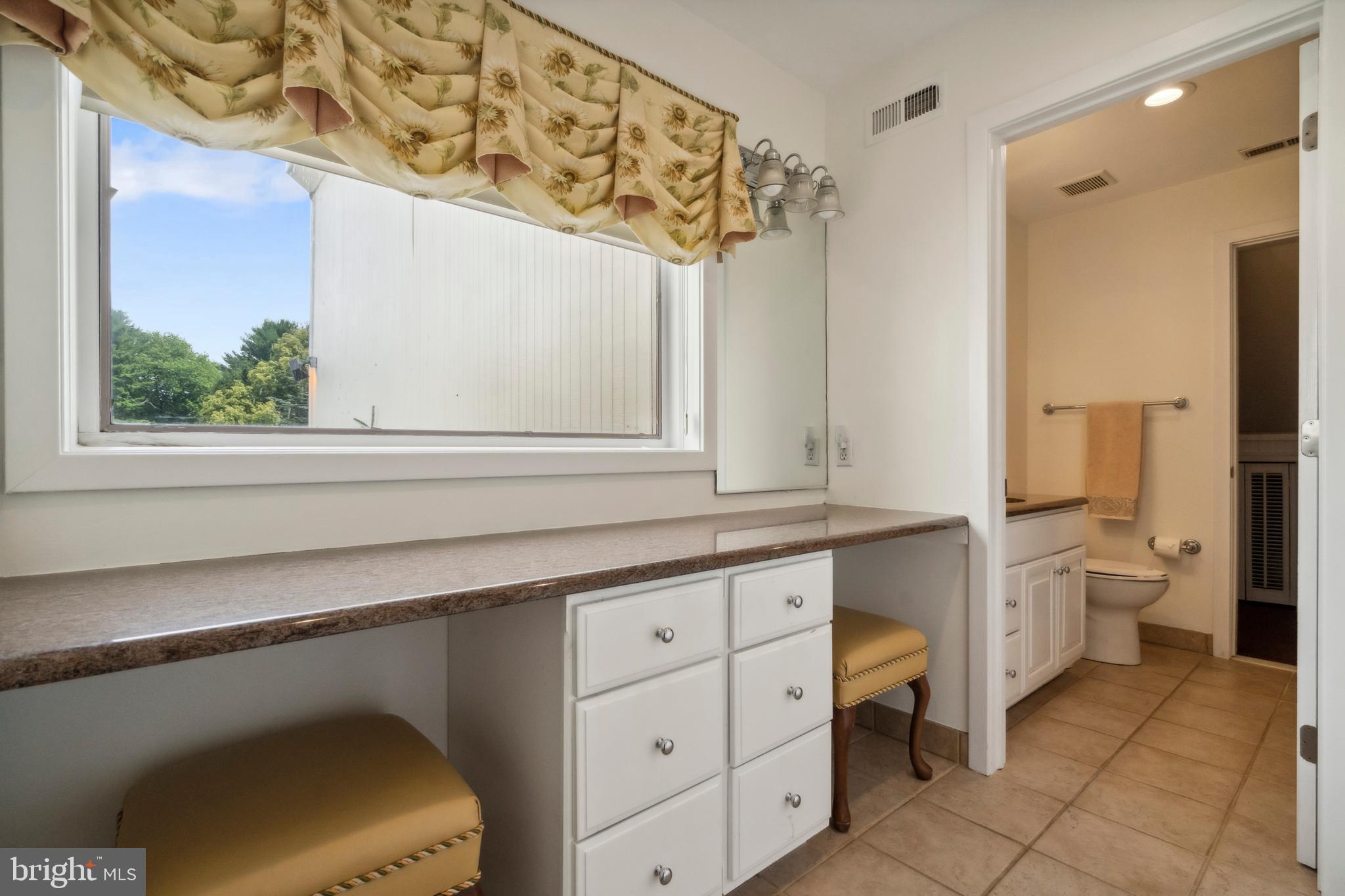 LONG LANE FARMS 3 - Residential