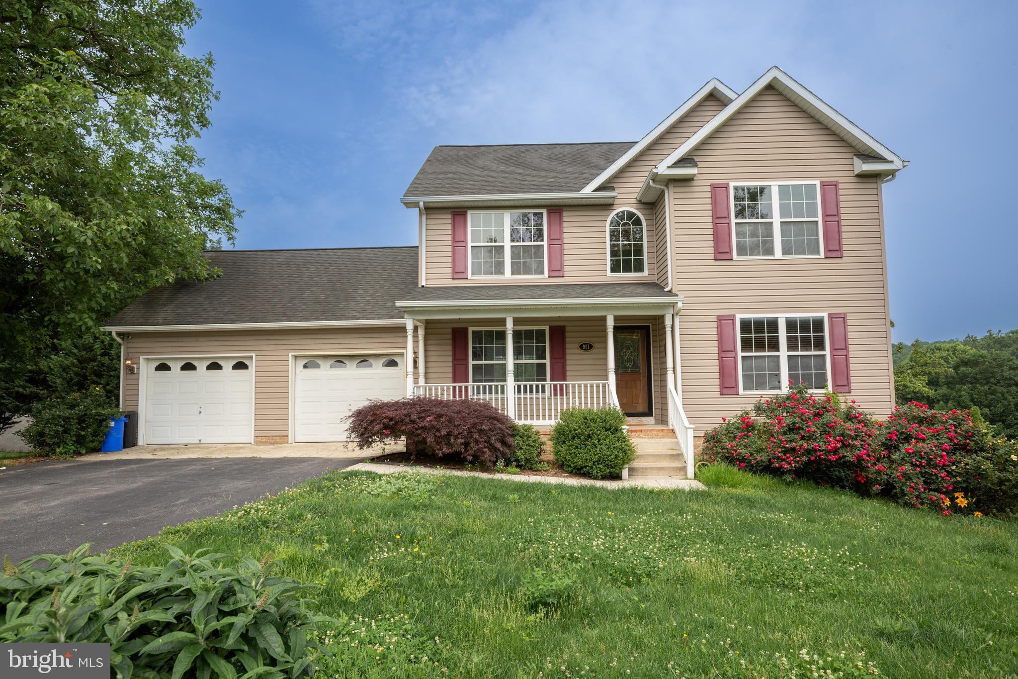 This inviting 3 bed, 2.5 bath, single family home is located in Martinsburg features a welcoming front porch, 2 car garage and large driveway!
On the main level you'll enjoy a large living room, dedicated office for remote work or study, and a separate dining room for formal entertaining. The heart of the home is the eat-in kitchen, featuring a breakfast bar, stainless steel appliances, and seamless access to a large deck – ideal for entertaining or relaxing while enjoying wooded view of the expansive unfenced yard.
The upper level features a generous primary suite, complete with tray ceiling, walk-in closet, and bath with dual vanity, soaking tub, and separate shower; two additional bedrooms and full bath.
Expand your living area to the finished walk-out basement with access to the rear patio and unfenced rear yard, perfect for recreation or quiet enjoyment.
Ideally located just off I-81 exit 13, and minutes from Rts 11 and 15, you'll enjoy quick access to downtown historic Martinsburg's charm and amenities.
Pets are case by case.
Additional monthly costs include Renter's insurance (price based on plan selection) and Second Nature Air Filter Subscription program ($15.00/ month).