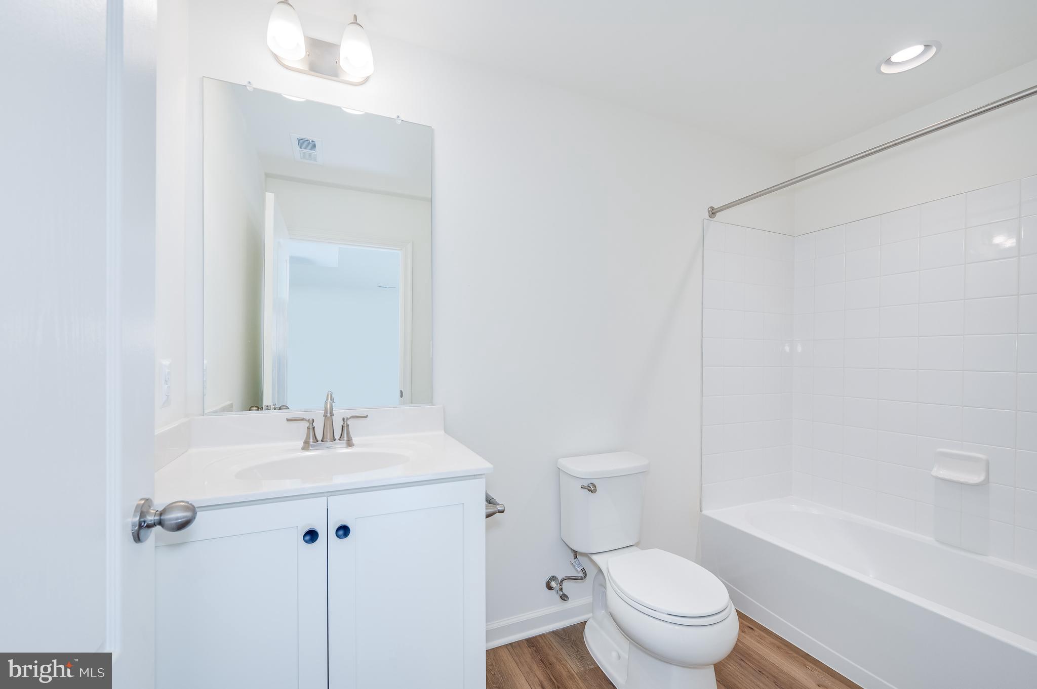 OVERLOOK AT RIVERSIDE TOWNHOMES - Residential Lease