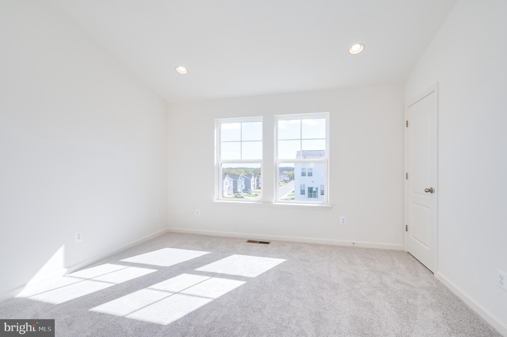 OVERLOOK AT RIVERSIDE TOWNHOMES - Residential Lease