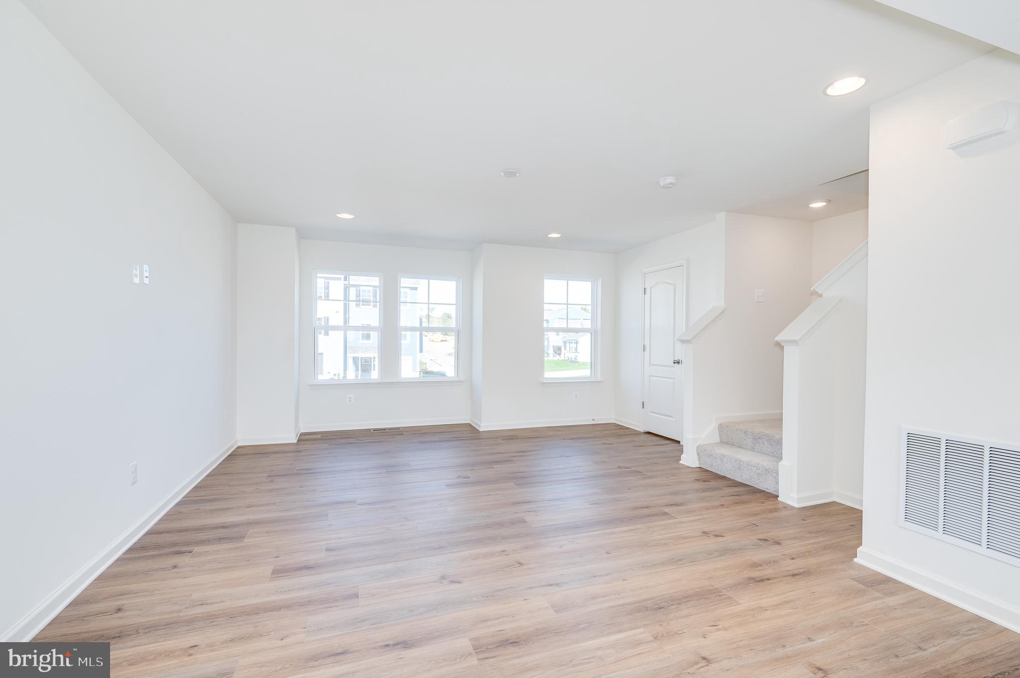 OVERLOOK AT RIVERSIDE TOWNHOMES - Residential Lease